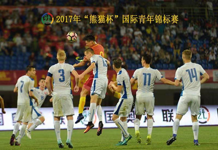 专业足球赛事场地会使用人造草坪？