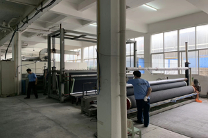 人造草坪生产过程中需要使用那些机器设备呢？